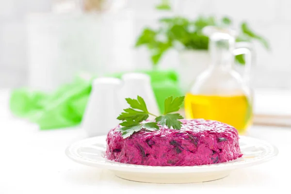 Salat Aus Gekochten Rüben Rote Bete Salat Mit Pflaume Walnüssen — Stockfoto