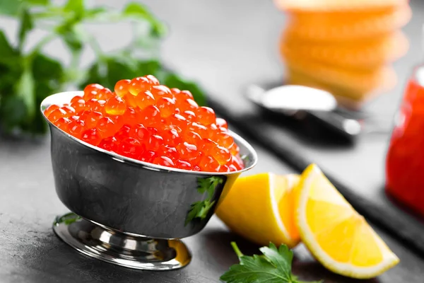 Caviar Salmón Rojo Caviar Salmón Tazón Metal Caviar Enfoque Selectivo —  Fotos de Stock
