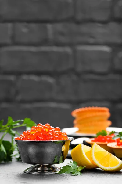 Caviar Saumon Rouge Caviar Saumon Dans Bol Métal Caviar Concentration — Photo