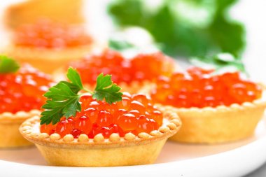 Tartlets kırmızı somon havyar, somon havyar balık. Havyar