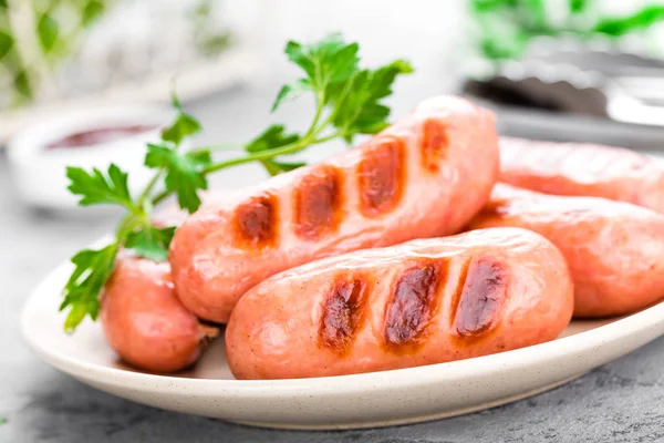 Grillwürste Auf Dem Teller Grillwürste — Stockfoto