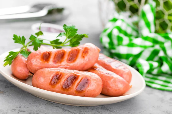 Grillwürste Auf Dem Teller Grillwürste — Stockfoto