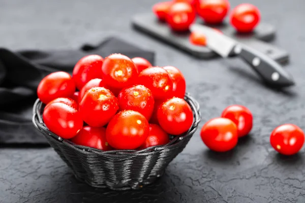 Tomatoes Fresh Tomatoes Basket Table — Stock Photo, Image