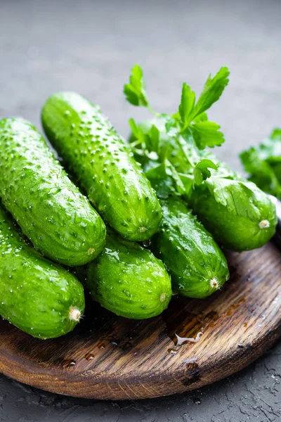 Komkommers Verse Komkommers Houten Bord — Stockfoto