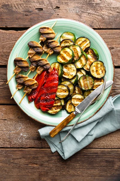 Gegrilde Groenten Champignons Gegrilde Courgette Aubergine Paprika Champignons Plaat — Stockfoto