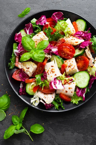 Salada Com Carne Frango Salada Legumes Frescos Com Peito Frango — Fotografia de Stock