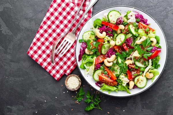 Növényi Saláta Friss Saláta Zöldség Dió Növényi Saláta Lemez Egészséges — Stock Fotó