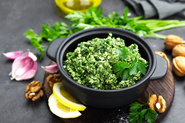 Pesto Pesto Italiano Com Pastilha Fresca Alho Suco Limão Nozes — Fotografia de Stock