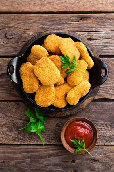 Nuggets Nuggets Pui Ketchup Masa Lemn Fast Food — Fotografie, imagine de stoc