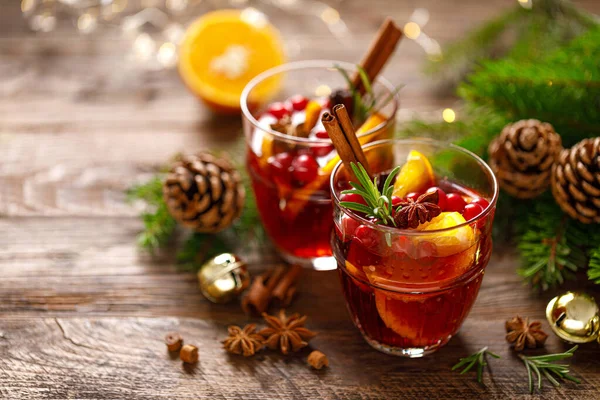 Vin Chaud Noël Boisson Traditionnelle Festive Avec Décorations Sapin — Photo