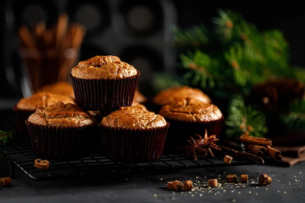 Muffins Canela Navidad Sobre Fondo Negro — Foto de Stock