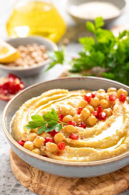 Tahini 'li nohut humusu. Sağlıklı vejetaryen aperatifi. Orta Doğu mutfağı