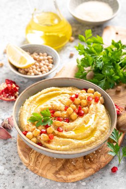 Tahini 'li nohut humusu. Sağlıklı vejetaryen aperatifi. Orta Doğu mutfağı