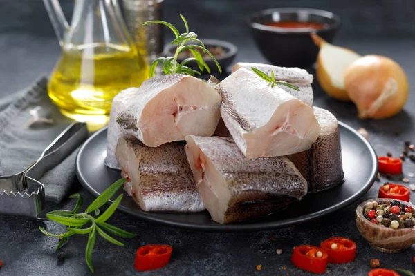Peixes Pescada Fatias Frescas Bruto Com Ingredientes Para Cozinhar — Fotografia de Stock