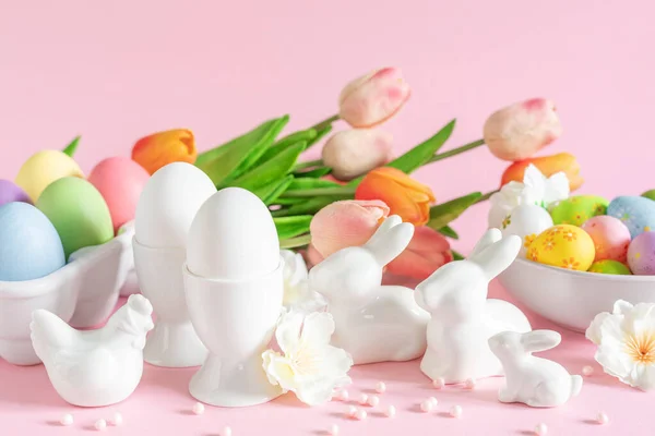 Decoraciones Pascua Sobre Fondo Rosa Con Flores Primavera Tarjeta Felicitación — Foto de Stock