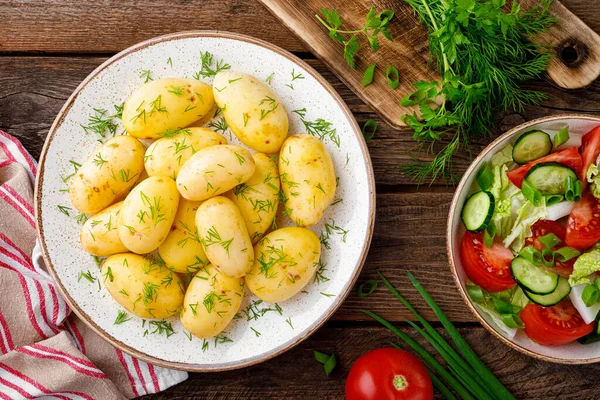 Варена Нова Картопля Маслом Кропом Зеленою Цибулею — стокове фото