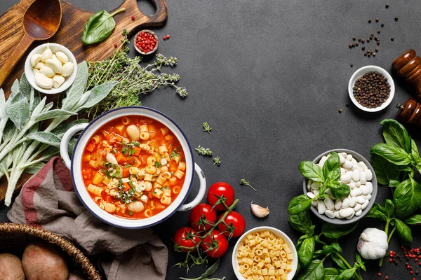 Μαγειρική Ζυμαρικά Fagioli Σούπα Κρέας Κοτόπουλου Και Λαχανικά Ιταλική Κουζίνα — Φωτογραφία Αρχείου