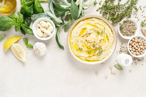Hummus Pürierte Kichererbsen Mit Zitrone Gewürzen Und Kräutern — Stockfoto