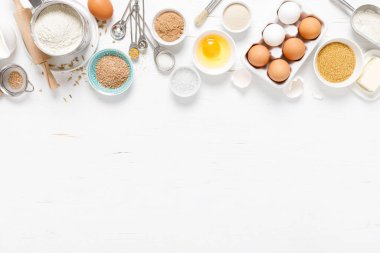 Beyaz mutfak atölyesinde ev yapımı ekmek pişirmek aşçılık, mutfak arka planı, fotokopi alanı, genel görünüm