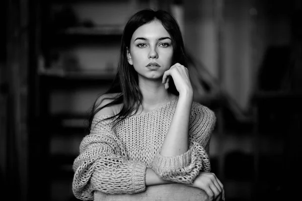 Portret shot van meisje. Zwart-wit — Stockfoto