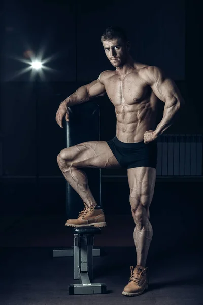 Culturista masculino, modelo de fitness — Foto de Stock