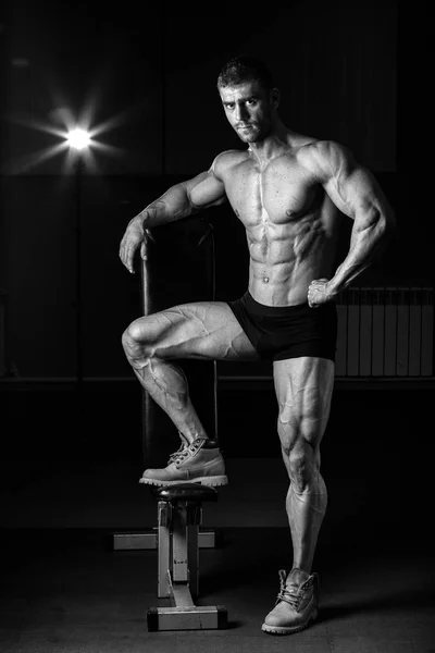 Mannelijke bodybuilder, fitness model — Stockfoto