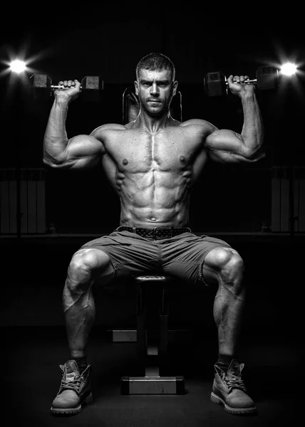 Mannelijke bodybuilder, fitness model — Stockfoto