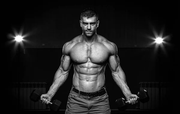 Bodybuilder maschile, modello fitness — Foto Stock