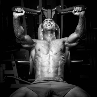 Erkek vücut geliştirmeci, fitness modeli
