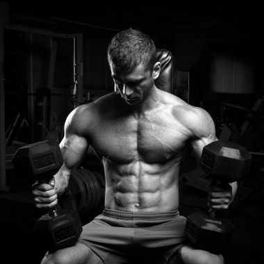 Erkek vücut geliştirmeci, fitness modeli