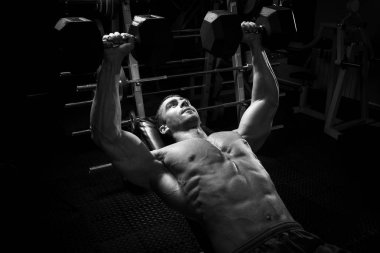 Erkek vücut geliştirmeci, fitness modeli