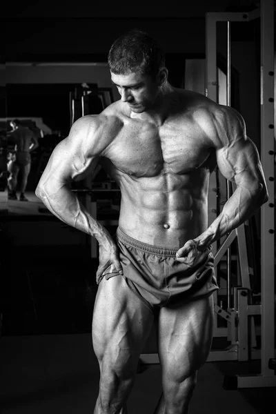 Manliga bodybuilder, fitness modell — Stockfoto