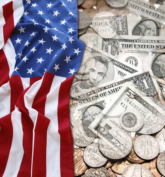 Флаг и валюта США — стоковое фото