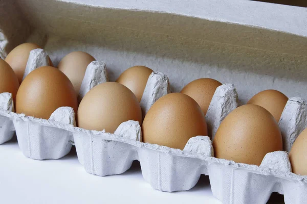 Huevos en cartón — Foto de Stock