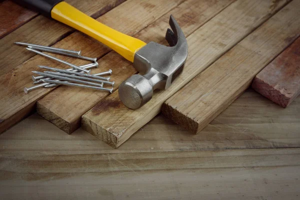 Hammer und Nägel — Stockfoto