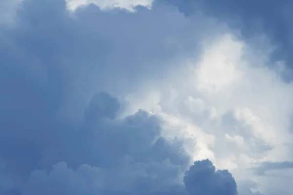 Nuvens no céu — Fotografia de Stock