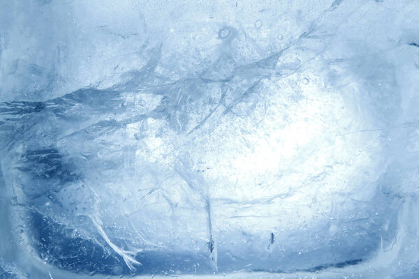 Трещины на льду
