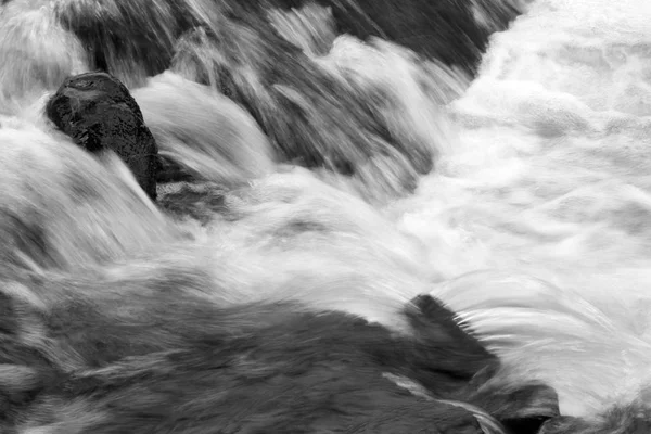 Fast flowing stream — Stock Photo, Image