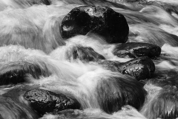 Arroyo y rocas —  Fotos de Stock