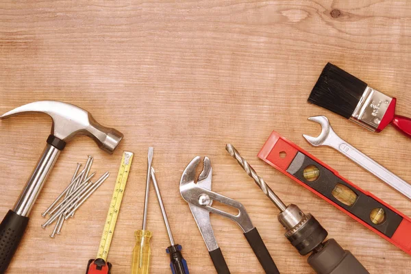 Werkzeuge auf Holz — Stockfoto