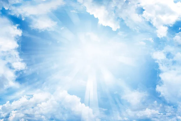 Światło słoneczne w niebo — Zdjęcie stockowe