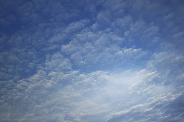 Nuvens no céu — Fotografia de Stock