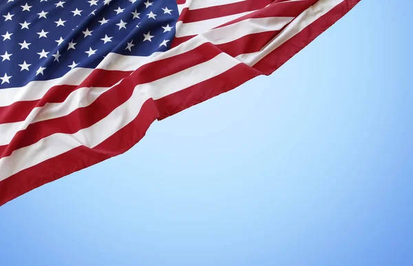 Bandera americana sobre azul —  Fotos de Stock