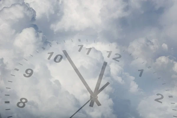 Relógio no céu — Fotografia de Stock