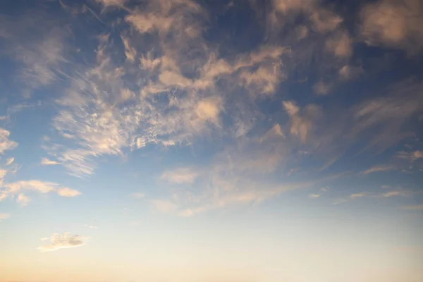 Chmury na niebie lata — Zdjęcie stockowe