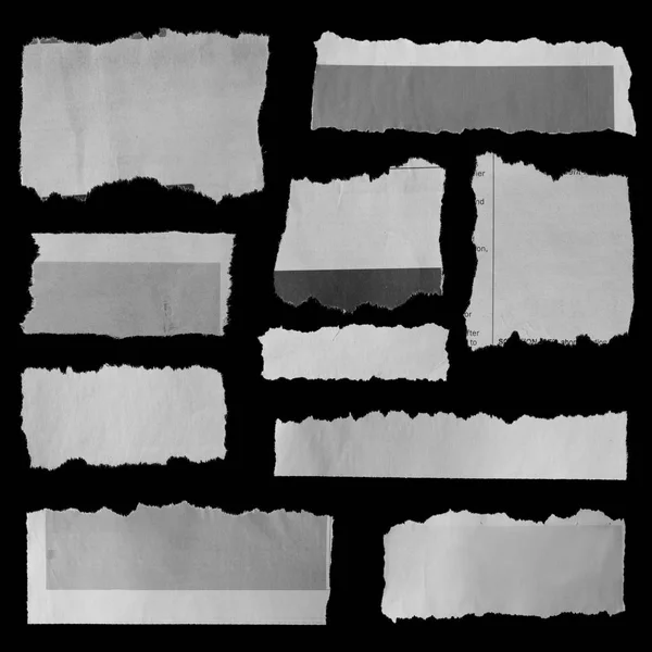 Roztrhané papíry na černém pozadí — Stock fotografie