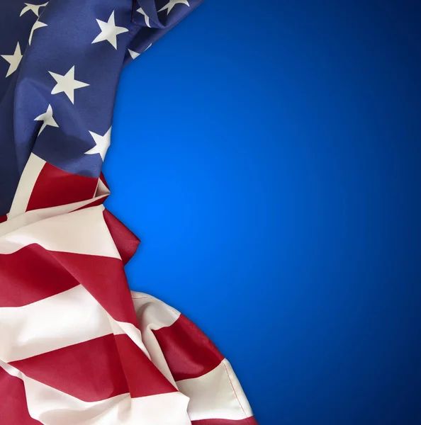 Amerikaanse vlag op blauw — Stockfoto