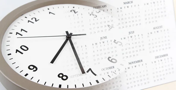 Годинник та календар — стокове фото