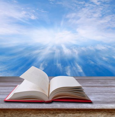 Masa ve gökyüzünde kitabı aç