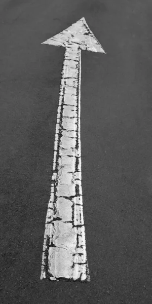 White Arrow Painted Black Asphalt Road — Stock Photo, Image